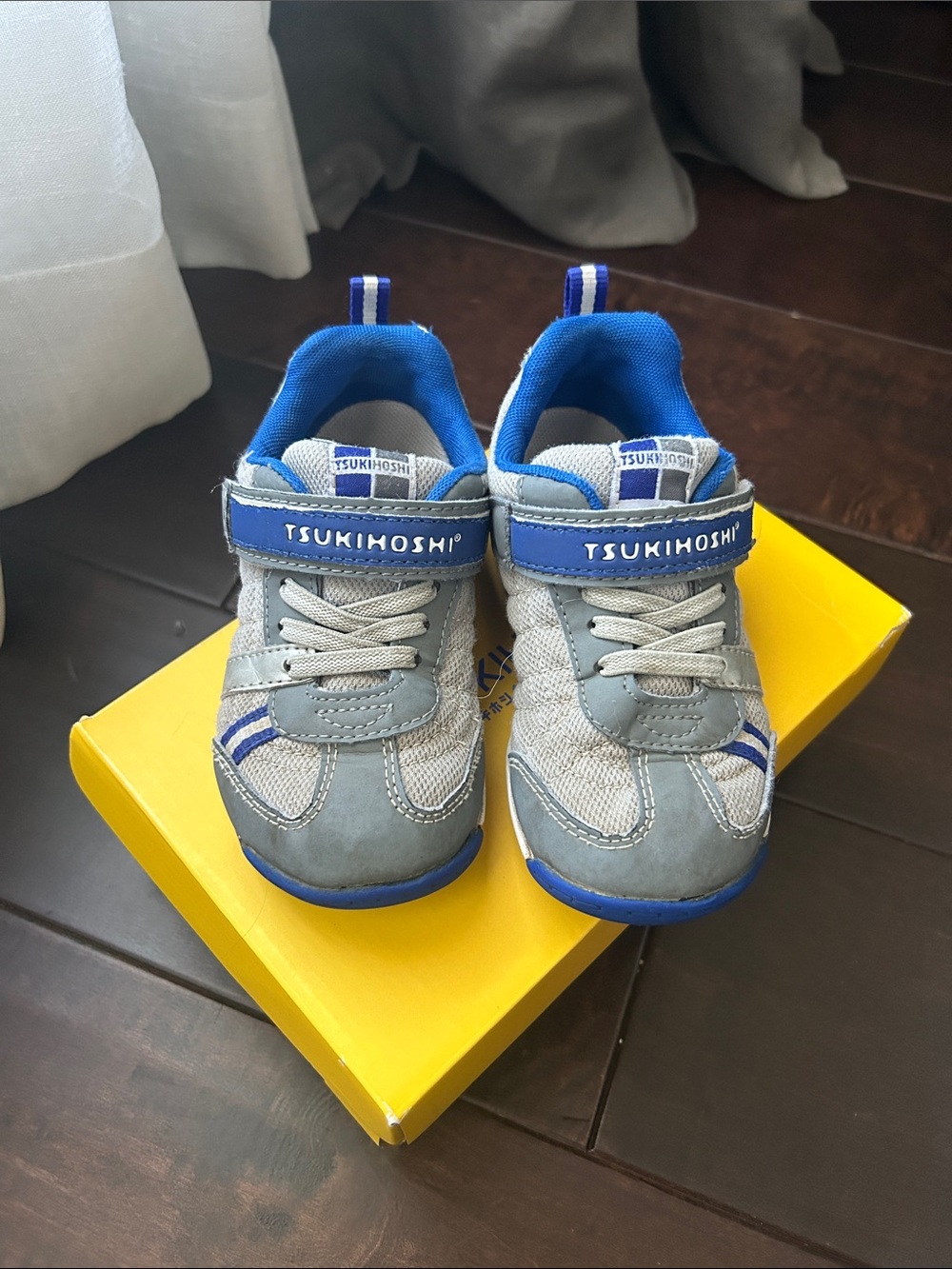 Tsukihoshi Kaz Gray Royal Blue Runners - size 10